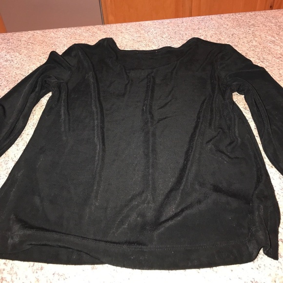 Vikki Vi black shirt w/ pearl neckline-Sz S🥳🥂❤️ Posh Party Host Pick!!! 🥂❤️🥳 - Picture 7 of 7